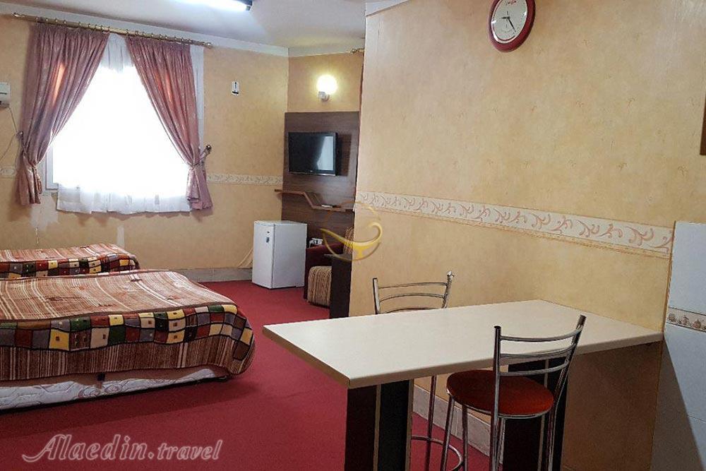 اتاق دو تخته تویین هتل صدرا شیراز | علاءالدین تراول