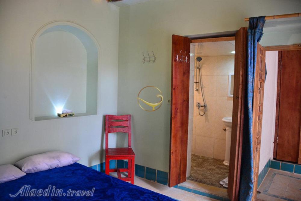 اقامتگاه بومگردی عمارت هفت رنگ شیراز | علاءالدین تراول