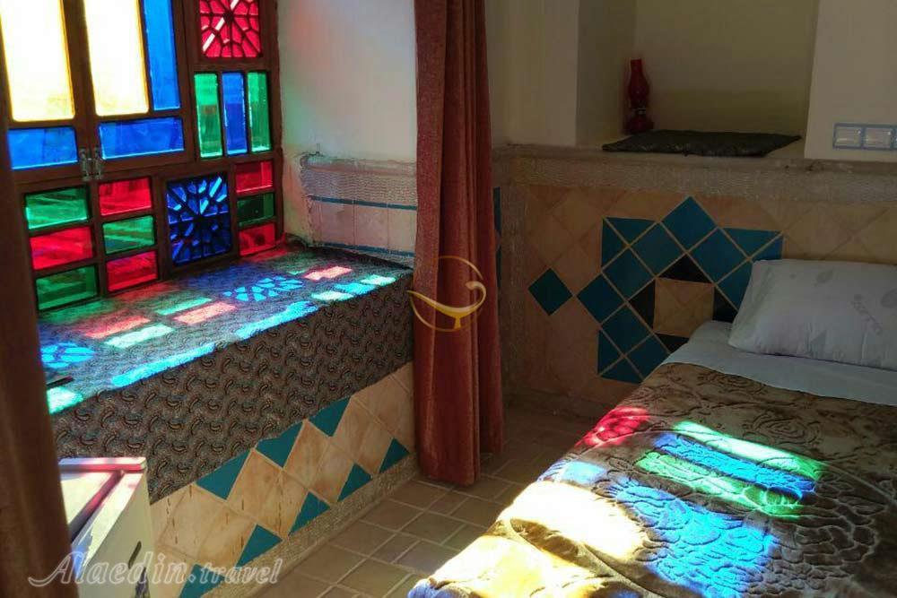 اتاق یک تخته اقامتگاه بوم گردی سی راه شیراز | علاءالدین تراول