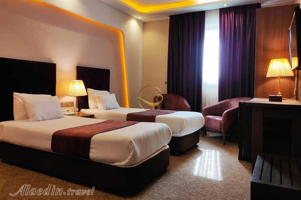 هتل 3 ستاره تالار شیراز | علاءالدین تراول