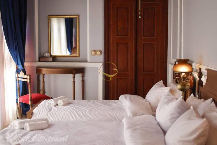 اتاق آقا بزرگ اقامتگاه بوم گردی والاد شیراز | علاالدین تراول