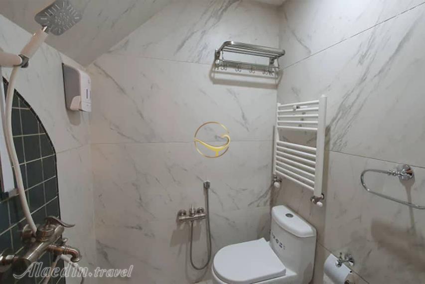 سرویس بهداشتی اقامتگاه بوم گردی والاد شیراز | علاالدین تراول