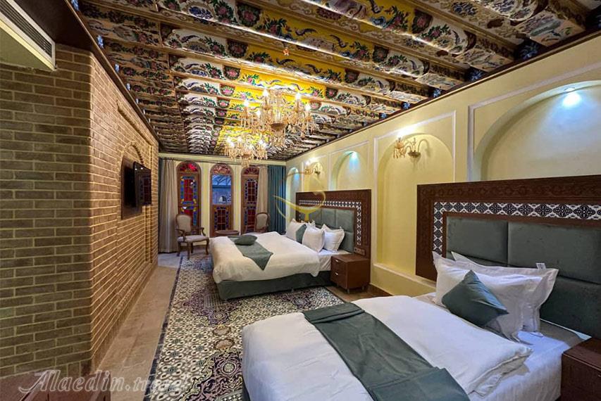 بوتیک هتل سنتی یوتاب شیراز | علاالدین تراول