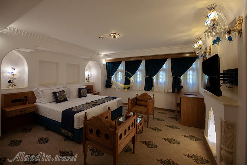 هتل گران میراث رشیدیه تهران | علاالدین تراول