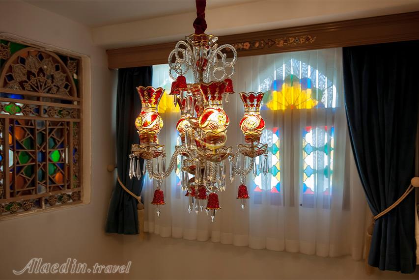 هتل گران میراث رشیدیه تهران | علاالدین تراول