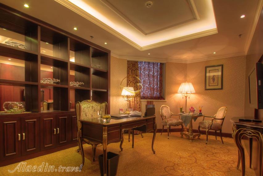 پذیرایی سوئیت پرزیدنت هتل پارسیان آزادی تهران | علاالدین تراول