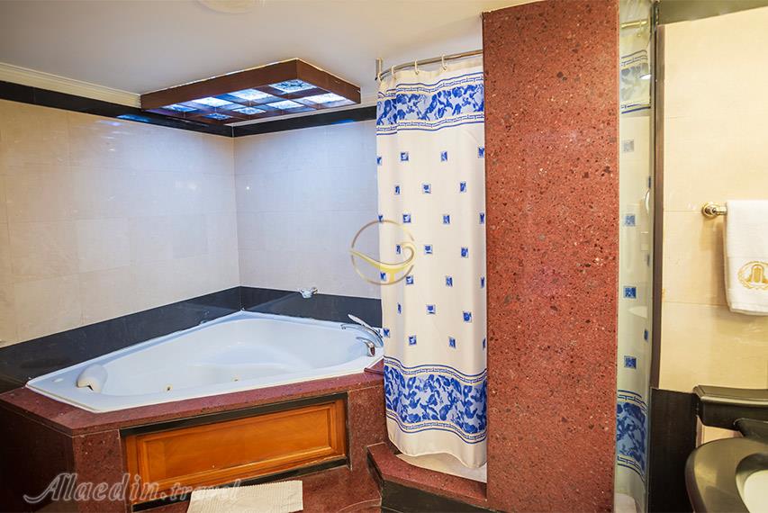 هتل پارسیان استقلال تهران | علاالدین تراول