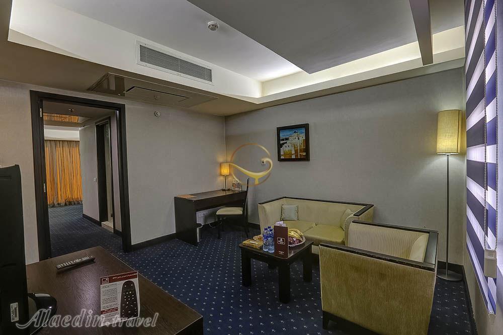 سوئیت جونیور دو نفره هتل 4 ستاره پارسیان اوین تهران | علاءالدین تراول