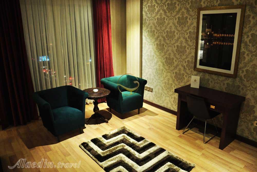 فضای نشیمن هتل 4 ستاره تاج محل تهران | علاءالدین تراول