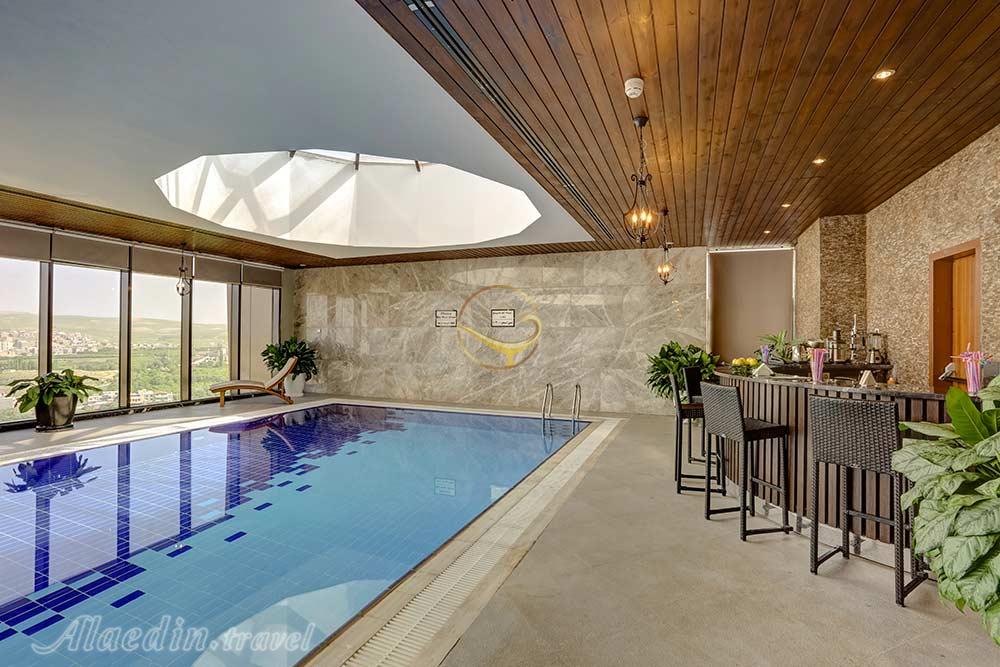 استخر هتل 5 ستاره آنا ارومیه | علاءالدین تراول