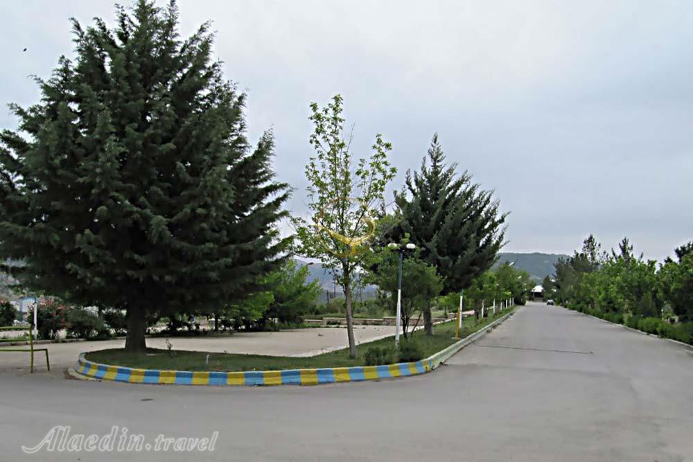 محوطه هتل جهانگردی یاسوج | علاءالدین تراول