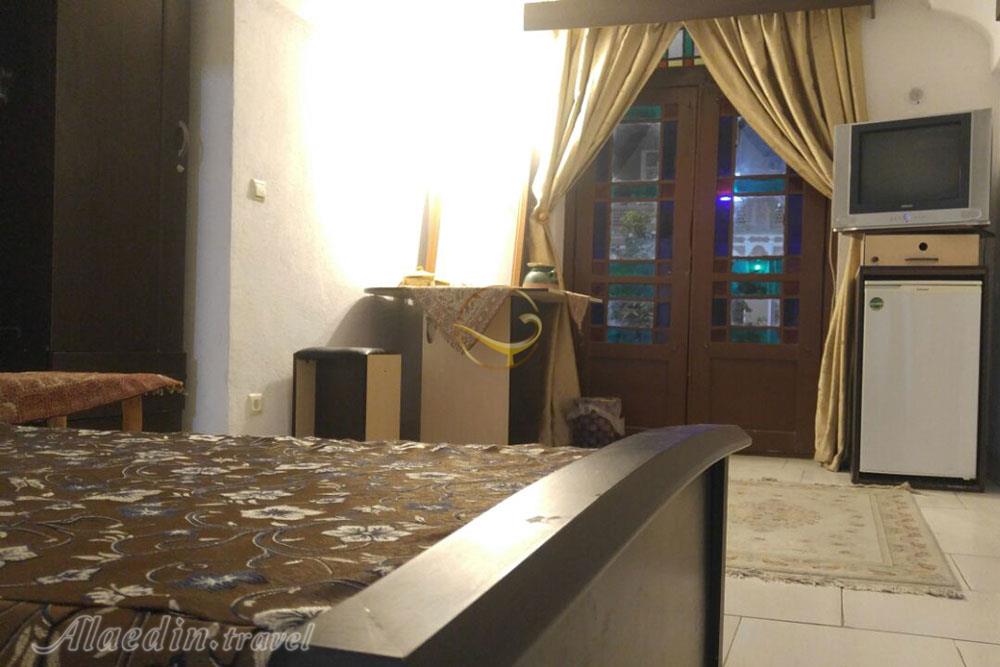 اتاق هتل سنتی ادیب الممالک یزد | علاءالدین تراول