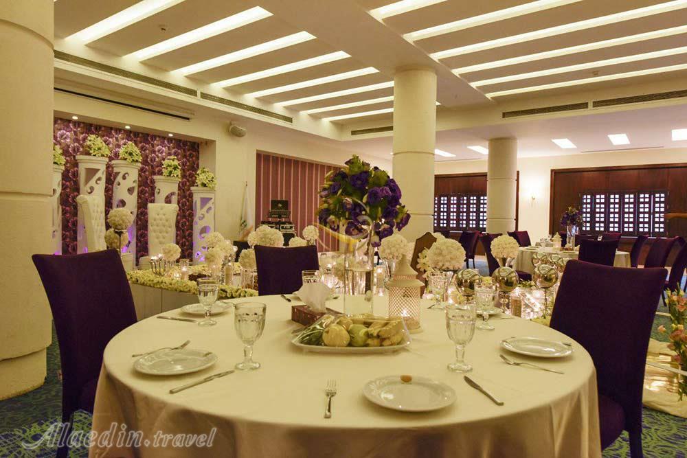 رستوران هتل 4 ستاره ارگ جدید یزد | علاءالدین تراول