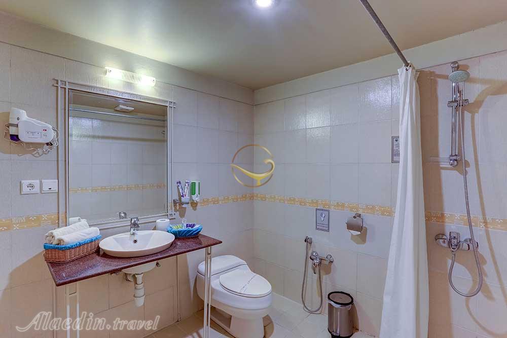 سرویس بهداشتی اتاق های هتل 4 ستاره داد یزد | علاءالدین تراول