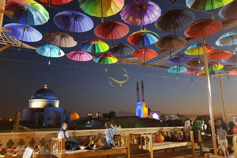 رستوران سنتی فضای باز هتل سه ستاره سنتی فاضلی یزد | علاءالدین تراول