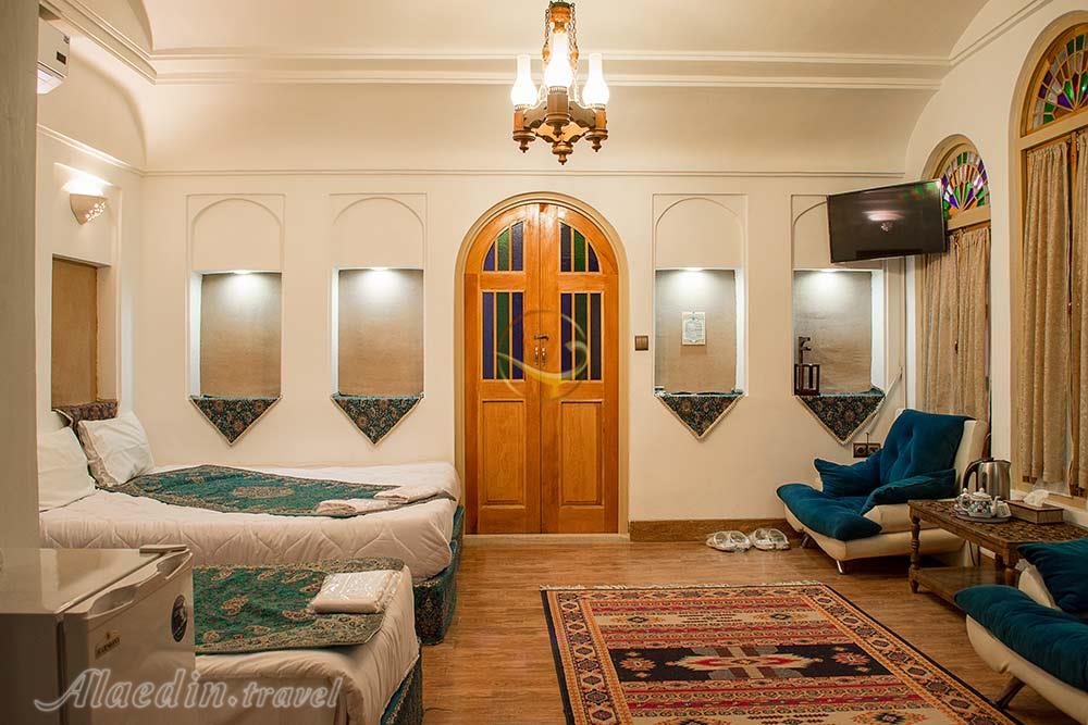 اتاق سه تخته هتل سه ستاره سنتی خوان دو حد یزد | علاءالدین تراول