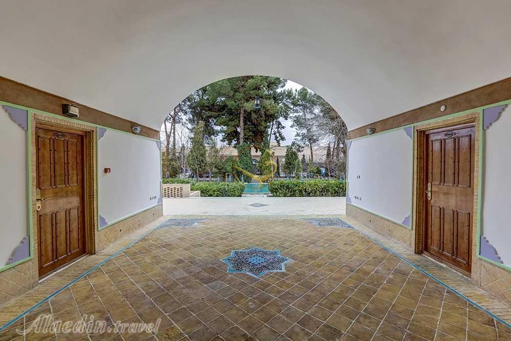 نمای داخلی هتل باغ 4 ستاره مشیرالممالک یزد | علاءالدین تراول