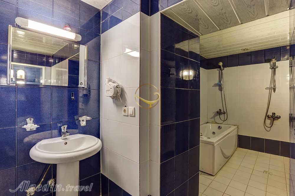 سرویس بهداشتی هتل سه ستاره سنتی مظفر یزد | علاءالدین تراول