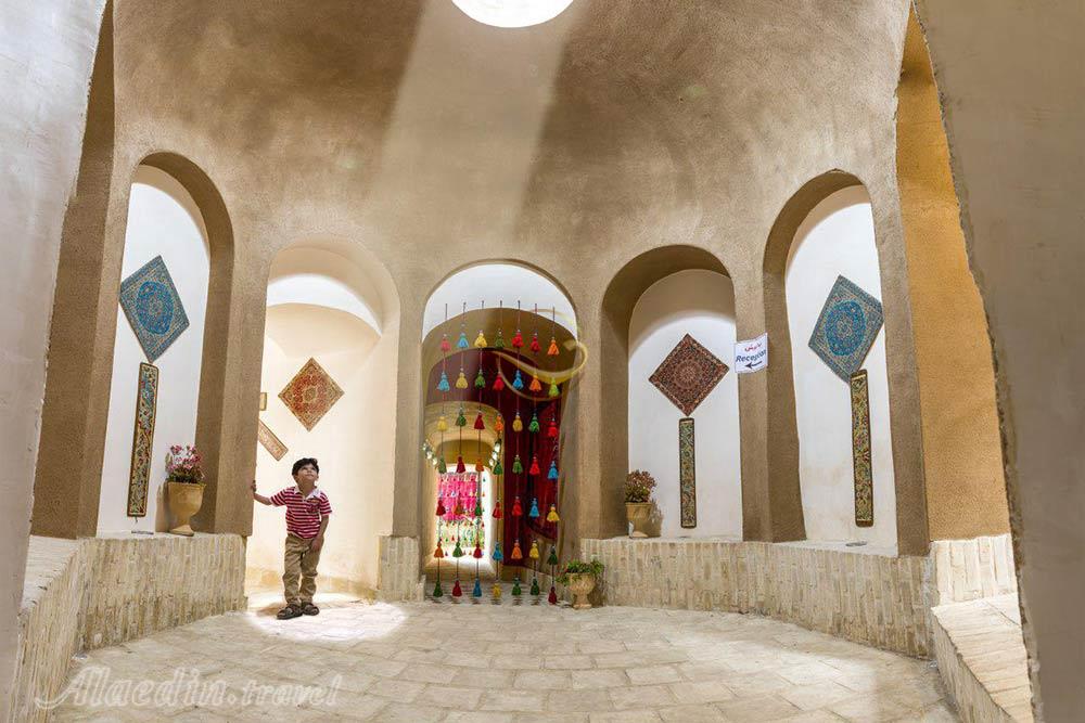 راهروهای هتل سنتی شهداد یزد | علاءالدین تراول