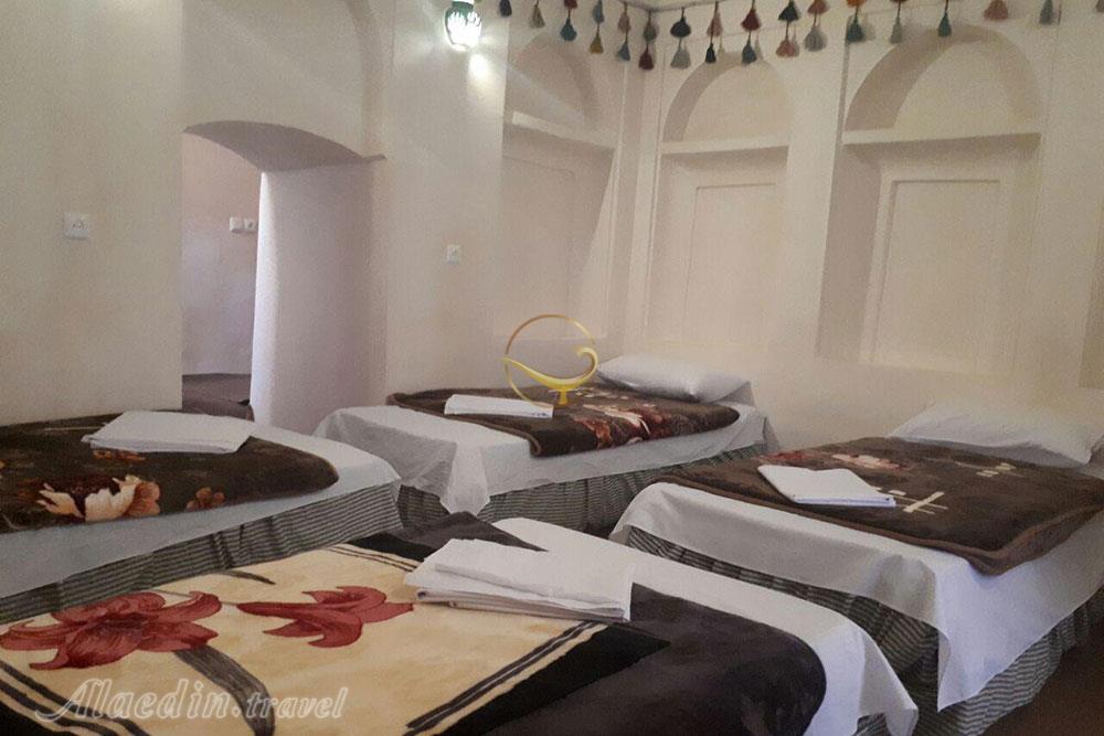 اتاق چهار تخته هتل سنتی شهداد یزد | علاءالدین تراول