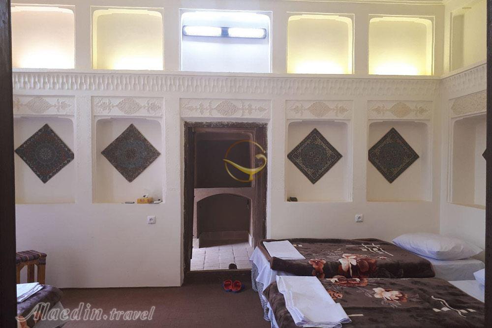 اتاق سه تخته هتل سنتی شهداد یزد | علاءالدین تراول