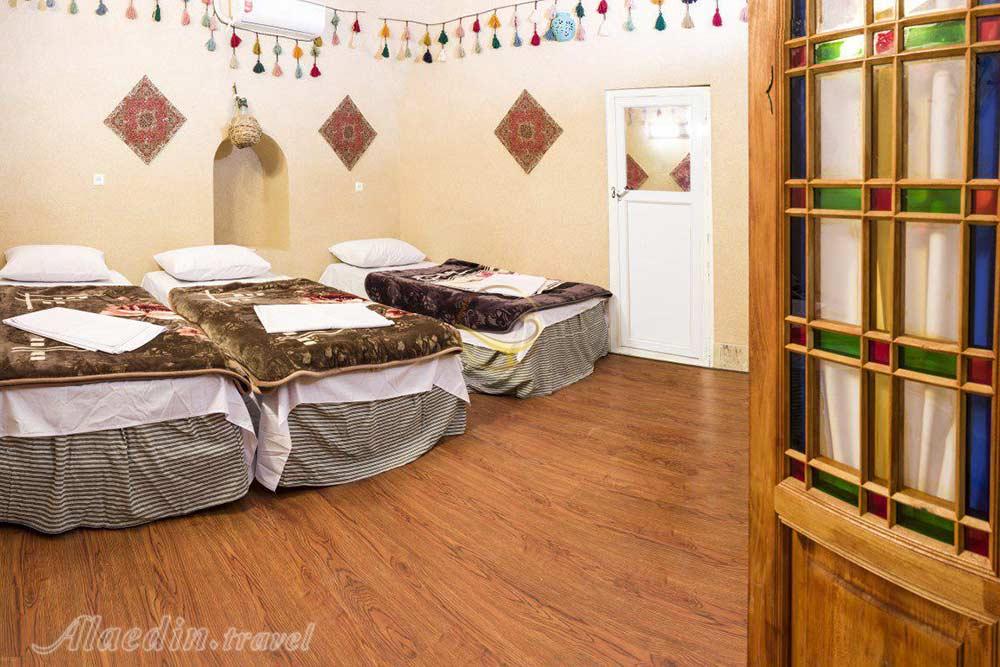 اتاق سه تخته هتل سنتی شهداد یزد | علاءالدین تراول