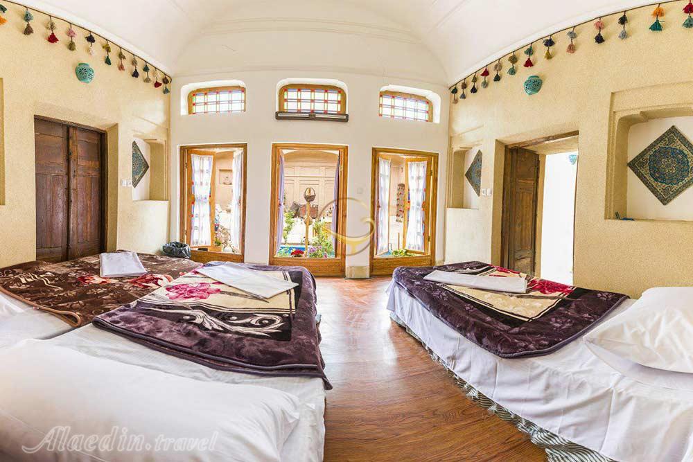 اتاق سه تخته هتل سنتی شهداد یزد | علاءالدین تراول