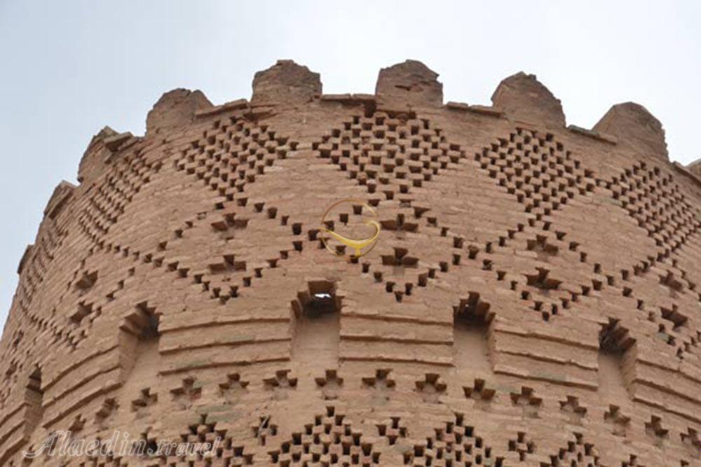 کاروانسرا و برج ارجنان اردکان | علاءالدین تراول