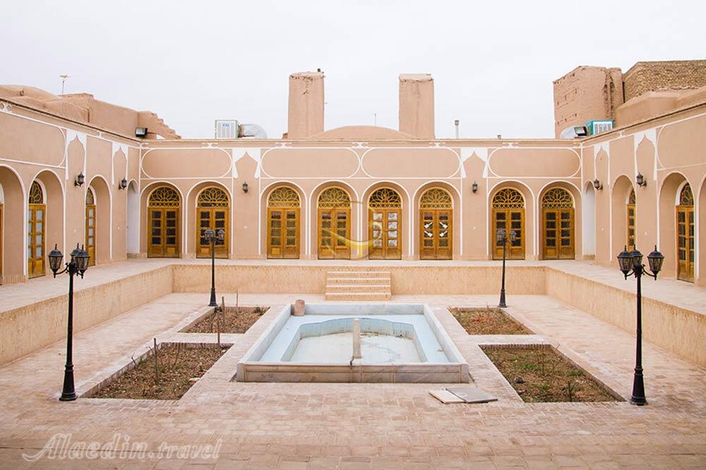 خانه قاجاری سنایی اردکان | علاءالدین تراول