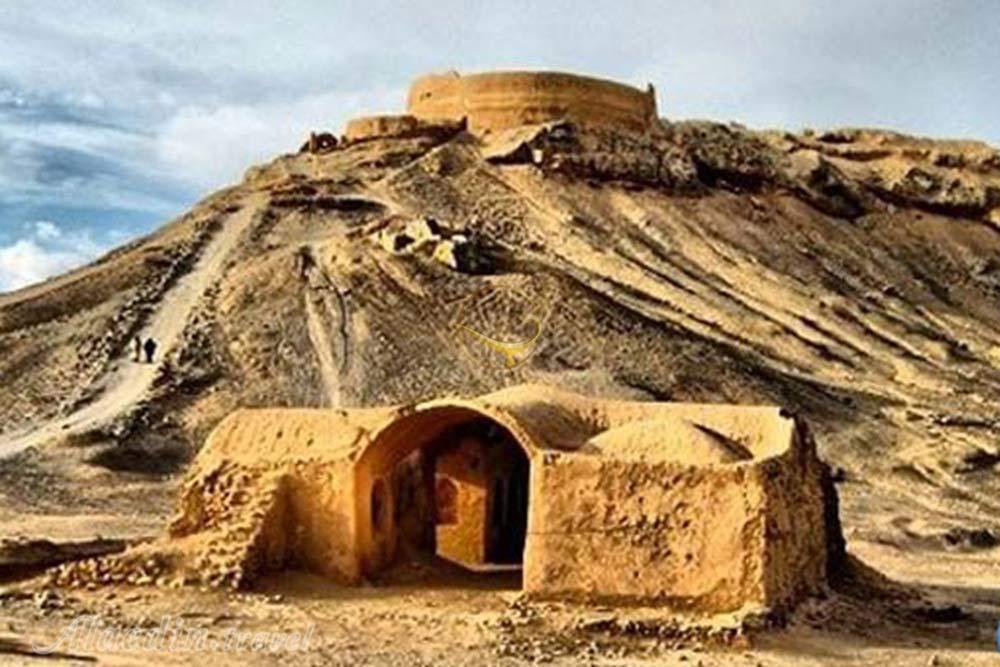 دخمه های شریف آباد اردکان | علاءالدین تراول