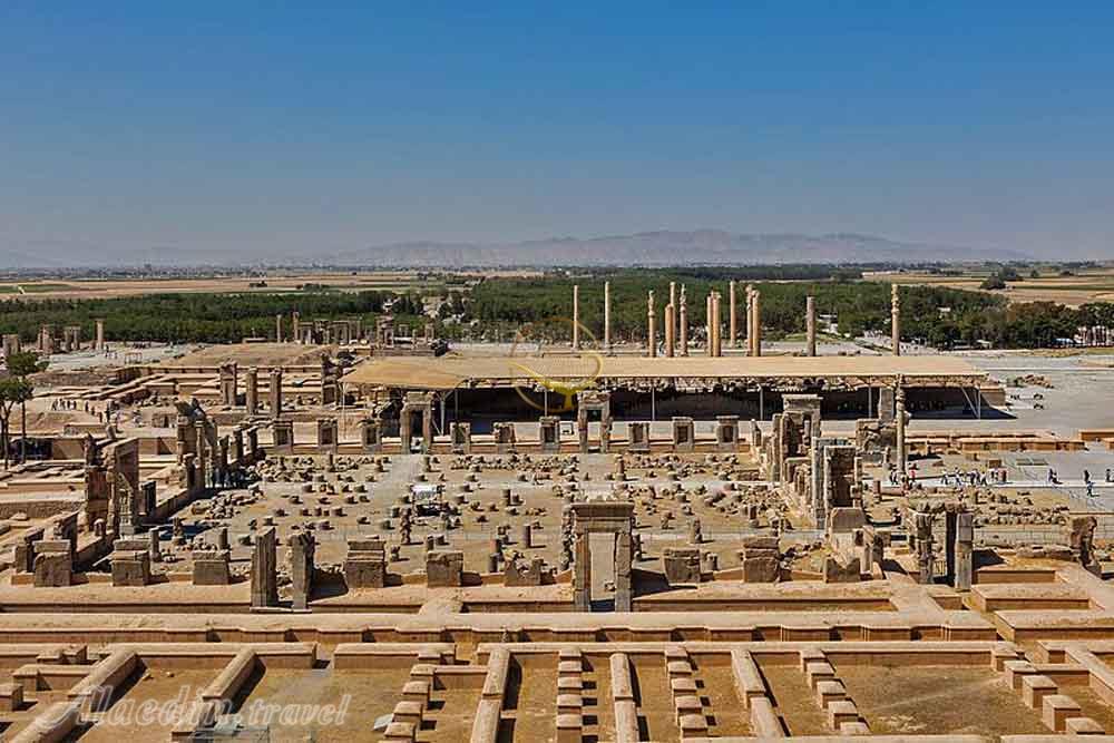 نمایی از کاخ‌های صدستون و آپادانا تخت جمشید | علاءالدین تراول