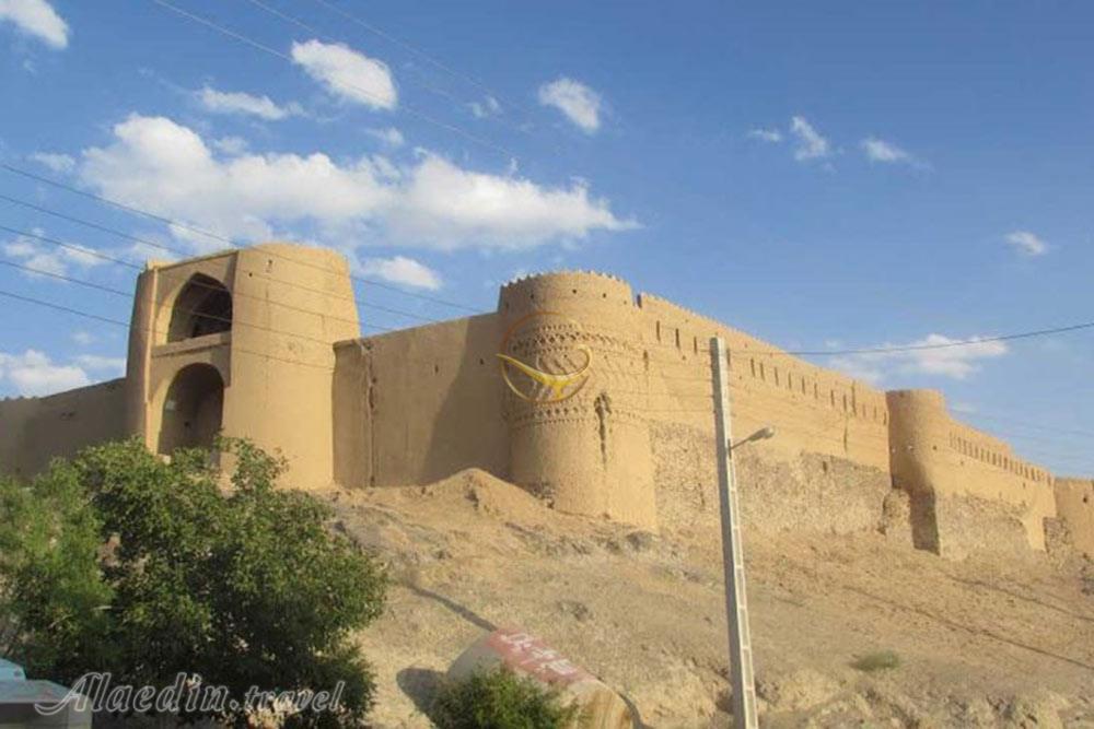 قلعه خورمیز در مهریز | علاءالدین تراول