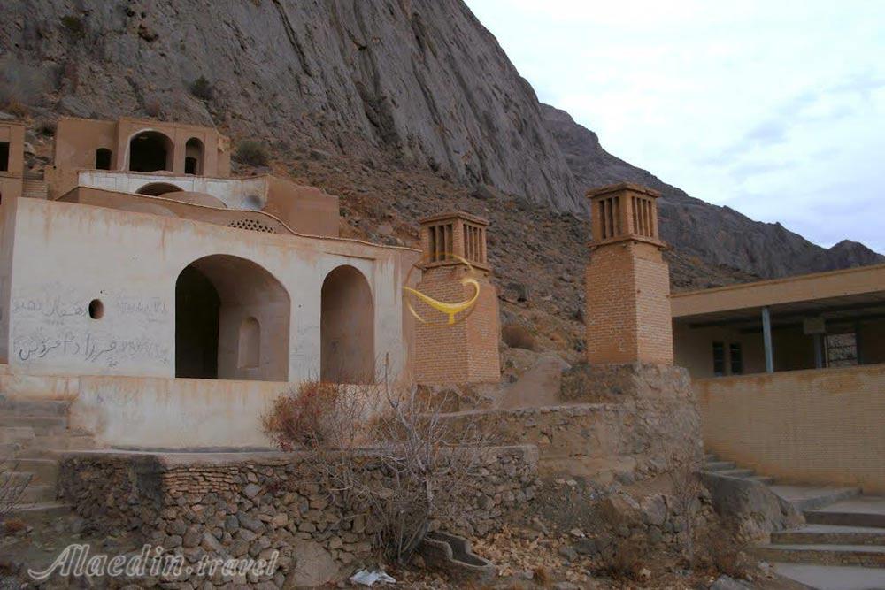 زیارتگاه پیر نارکی در مهریز | علاءالدین تراول