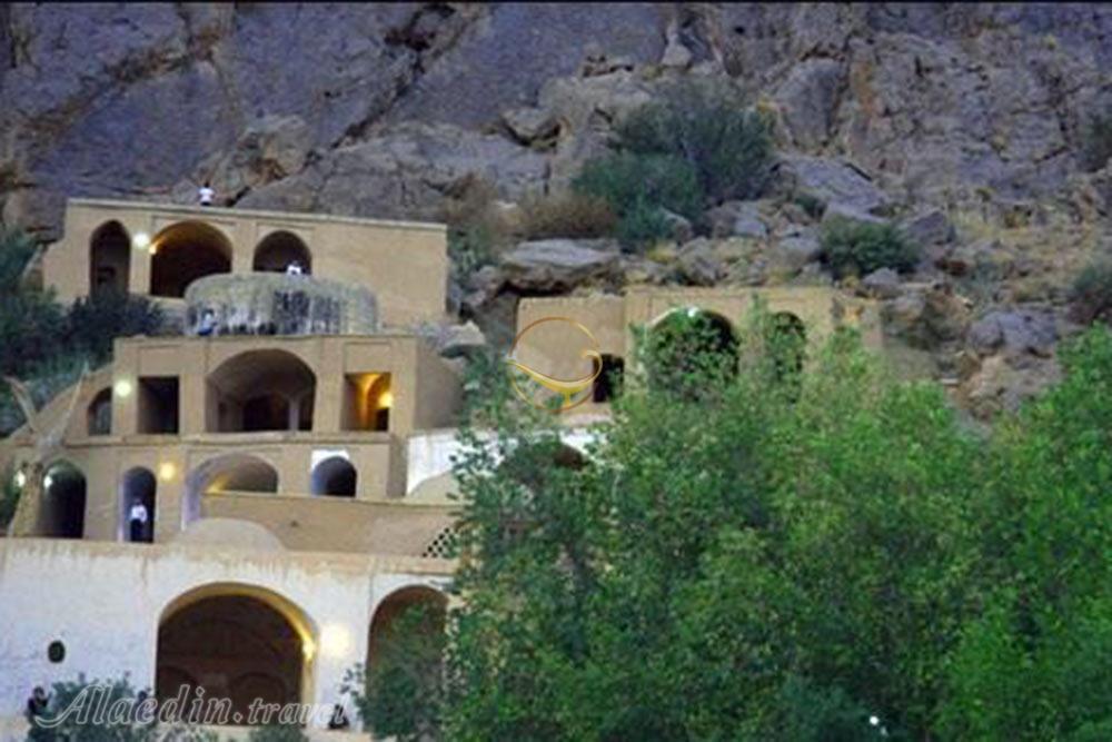 زیارتگاه پیر نارکی در مهریز | علاءالدین تراول