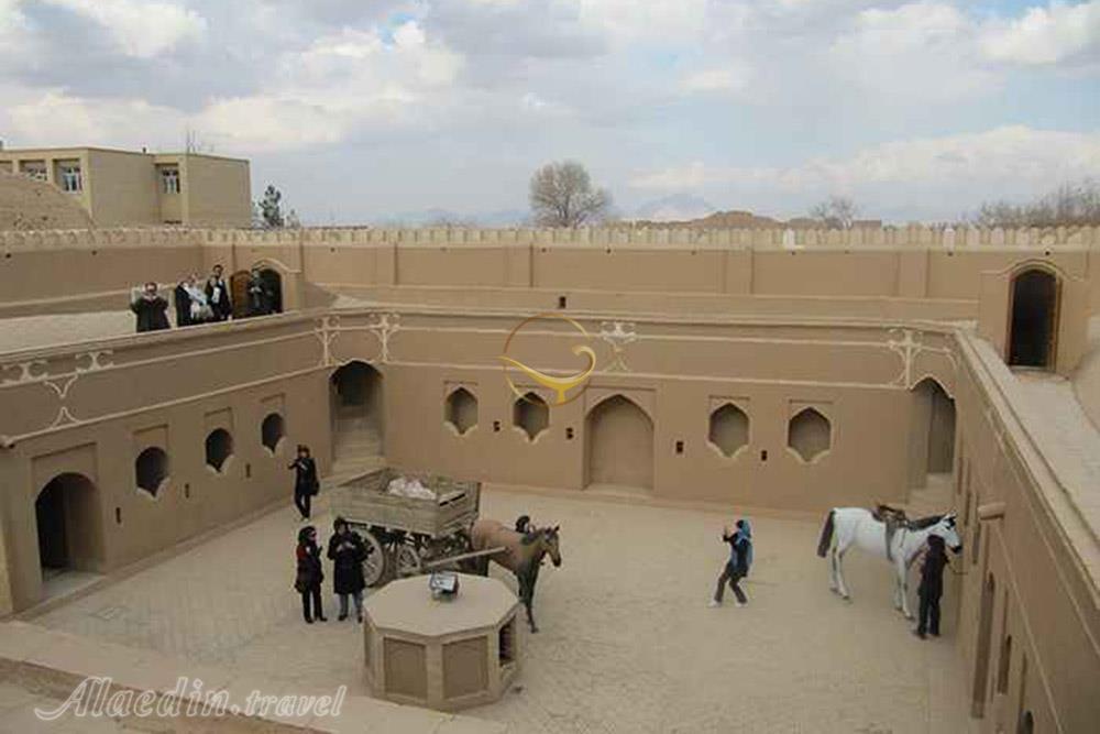 کاروانسرای شاه عباسی میبد | علاءالدین تراول