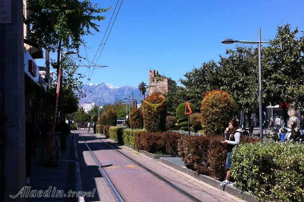 خیابان آتاتورک در آنتالیا - ترکیه | علاءالدین تراول