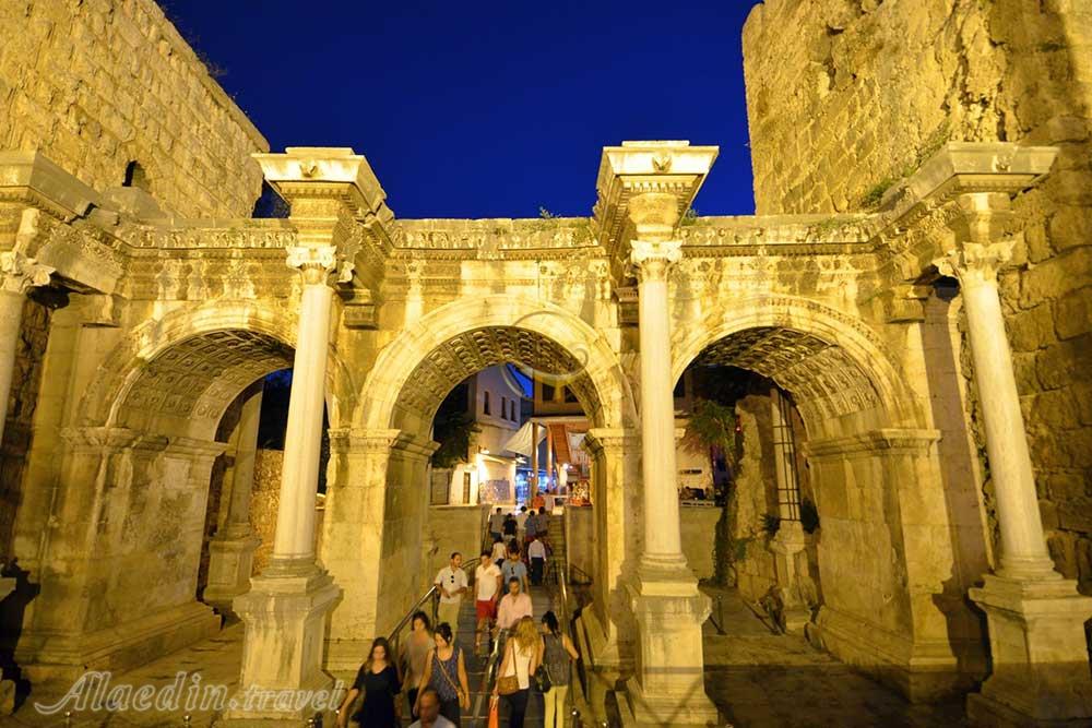 دروازه هادریان در آنتالیا - ترکیه | علاءالدین تراول