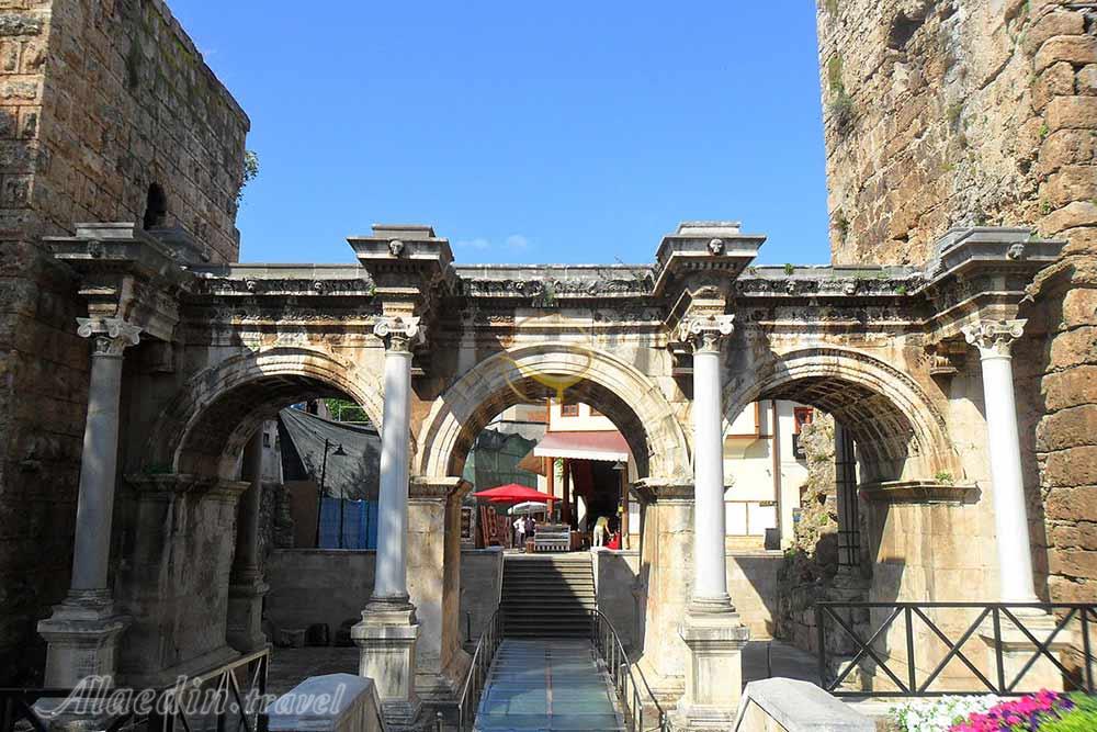 دروازه هادریان در آنتالیا - ترکیه | علاءالدین تراول