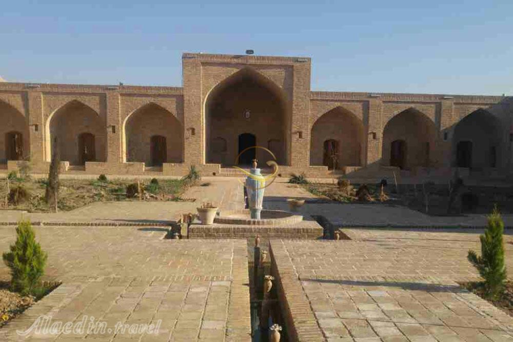 کاروانسرای ده نمک آرادان | علاءالدین تراول