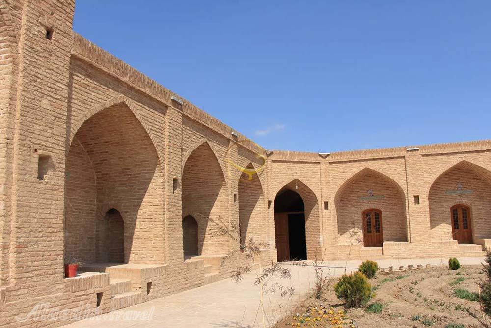 کاروانسرای ده نمک آرادان | علاءالدین تراول