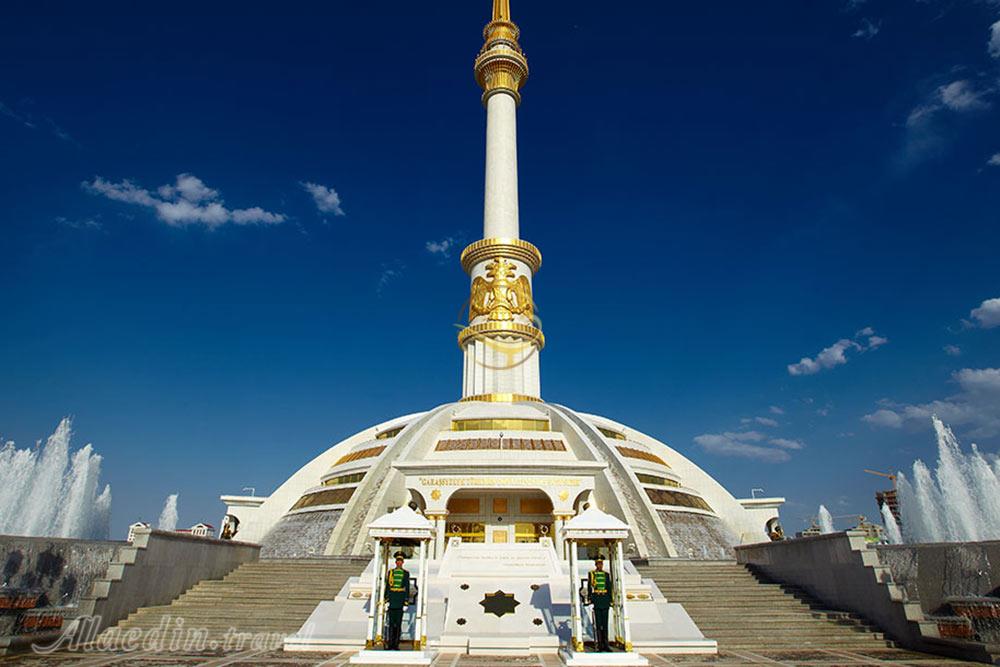 بنای یادبود استقلال عشق آباد - ترکمنستان | علاءالدین تراول