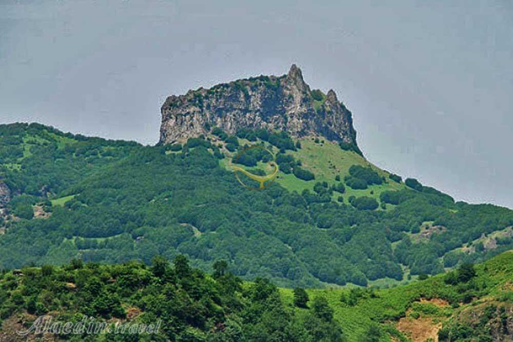 دورنمای آبشار لاتون در قله اسپیناس آستارا | علاءالدین تراول