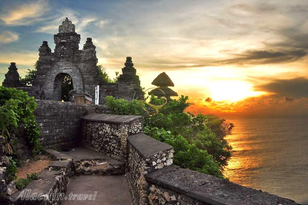 معبد اولوواتو در بالی - اندونزی | علاءالدین تراول