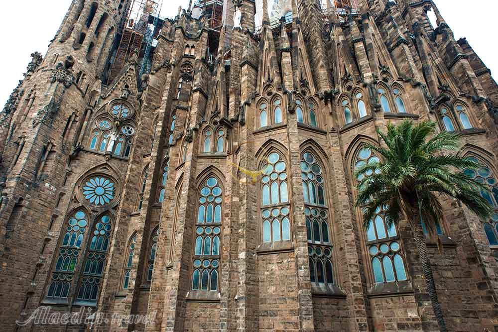 کلیسا ساگرادا فامیلیا بارسلونا - اسپانیا | علاءالدین تراول