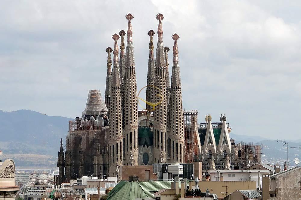 کلیسا ساگرادا فامیلیا بارسلونا - اسپانیا | علاءالدین تراول