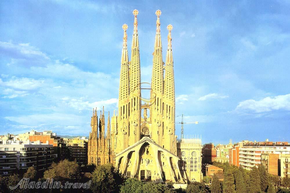 کلیسا ساگرادا فامیلیا بارسلونا - اسپانیا | علاءالدین تراول