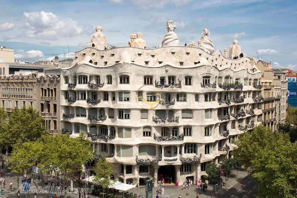 ساختمان کازا میلا بارسلونا - اسپانیا | علاءالدین تراول