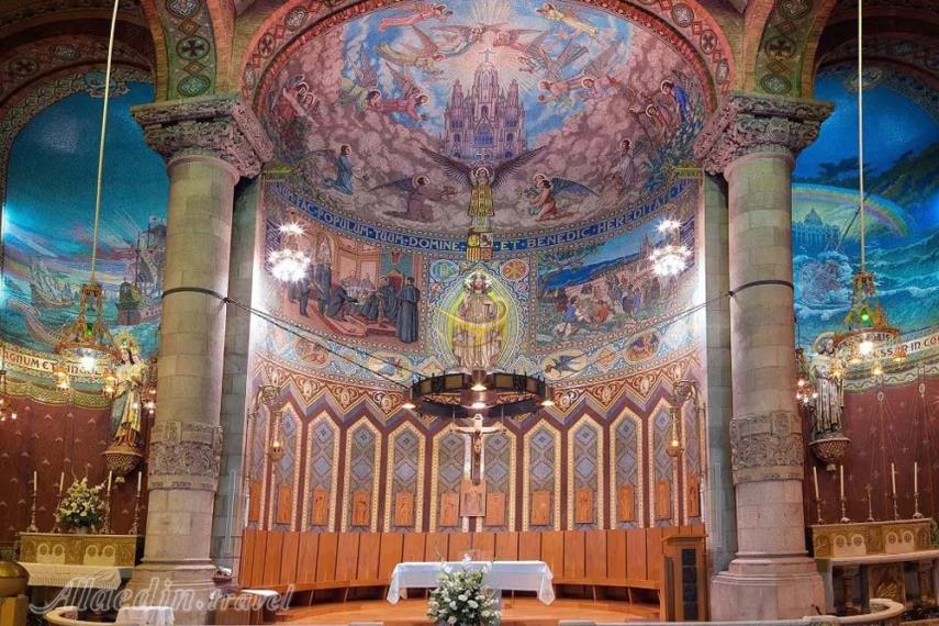 معبد قلب مقدس عیسی در بارسلون - اسپانیا