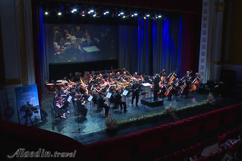 سالن تئاتر باتومی در گرجستان | علاءالدین تراول