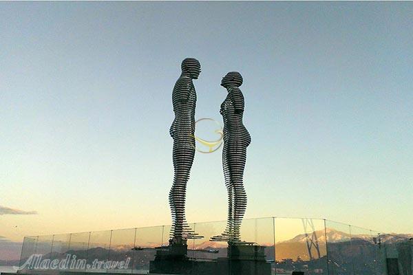 تندیس علی و نینو در باتومی - گرجستان